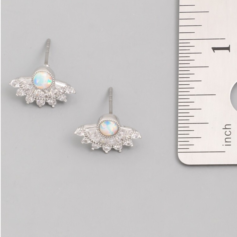 NEW! Fire Opal Stud Cubic Zirconia Fan Earrings - Picture 2 of 3